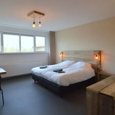 Modern Farmhouse In With Private Garden